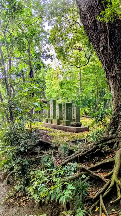 七百餘所神社 の塔