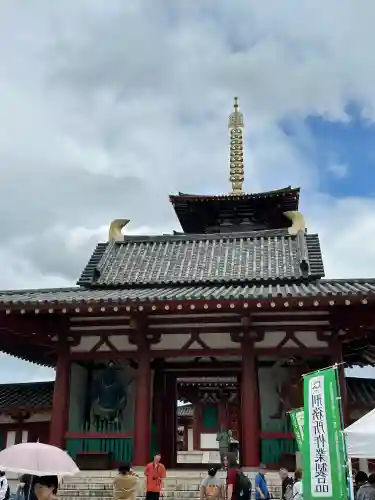 四天王寺の{uncategorized: "未分類", other: "その他", undefined: "問題あり", building: "その他建物", grave: "お墓", sacred_gate: "鳥居", guardian: "狛犬", statue: "像", buddha: "仏像", history: "歴史", nature: "自然", garden: "庭園", animal: "動物", pagoda: "塔", temizu: "手水舎", mountain_gate: "山門・神門", sanctuary: "本殿・本堂", subordinate: "末社・摂社", art: "芸術", scenery: "景色", jizo: "地蔵", ema: "絵馬", goshuin: "御朱印", omikuji: "おみくじ", items: "授与品その他", amulet: "お守り", goshuincho: "御朱印帳", eats: "食事", festival: "お祭り", votive_dance: "神楽", shichigosan: "七五三参", wedding: "結婚式", experience: "体験その他", initially: "初詣", around: "周辺", anti_infection: "感染症対策"}