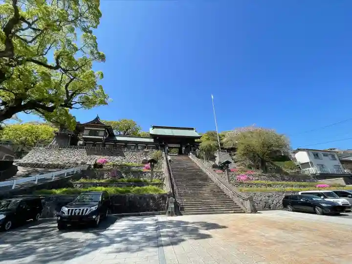 鎮西大社諏訪神社の山門・神門