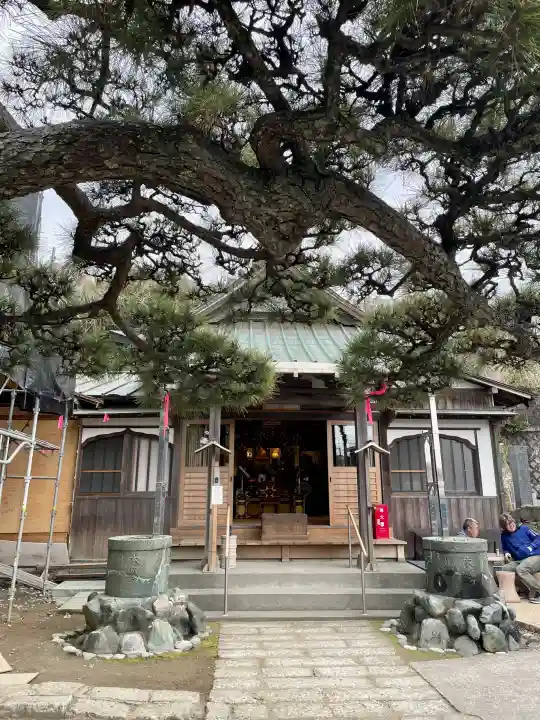 本成寺の{uncategorized: "未分類", other: "その他", undefined: "問題あり", building: "その他建物", grave: "お墓", sacred_gate: "鳥居", guardian: "狛犬", statue: "像", buddha: "仏像", history: "歴史", nature: "自然", garden: "庭園", animal: "動物", pagoda: "塔", temizu: "手水舎", mountain_gate: "山門・神門", sanctuary: "本殿・本堂", subordinate: "末社・摂社", art: "芸術", scenery: "景色", jizo: "地蔵", ema: "絵馬", goshuin: "御朱印", omikuji: "おみくじ", items: "授与品その他", amulet: "お守り", goshuincho: "御朱印帳", eats: "食事", festival: "お祭り", votive_dance: "神楽", shichigosan: "七五三参", wedding: "結婚式", experience: "体験その他", initially: "初詣", around: "周辺", anti_infection: "感染症対策"}