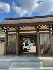 倶利加羅不動寺の山門