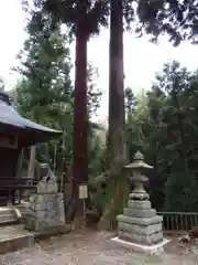 石楯尾神社の建物その他