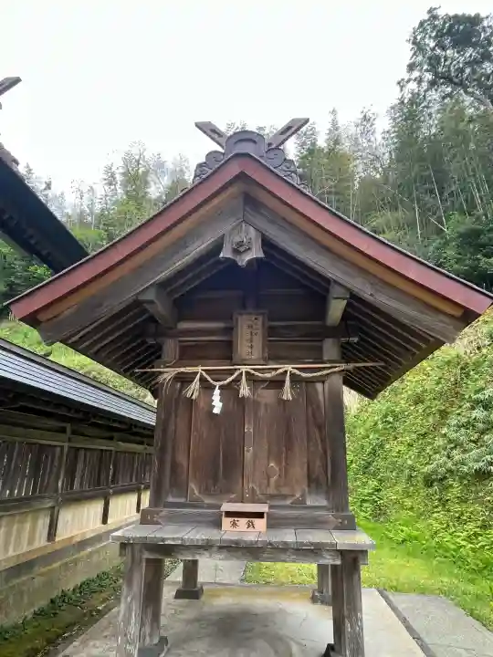 揖夜神社の{uncategorized: "未分類", other: "その他", undefined: "問題あり", building: "その他建物", grave: "お墓", sacred_gate: "鳥居", guardian: "狛犬", statue: "像", buddha: "仏像", history: "歴史", nature: "自然", garden: "庭園", animal: "動物", pagoda: "塔", temizu: "手水舎", mountain_gate: "山門・神門", sanctuary: "本殿・本堂", subordinate: "末社・摂社", art: "芸術", scenery: "景色", jizo: "地蔵", ema: "絵馬", goshuin: "御朱印", omikuji: "おみくじ", items: "授与品その他", amulet: "お守り", goshuincho: "御朱印帳", eats: "食事", festival: "お祭り", votive_dance: "神楽", shichigosan: "七五三参", wedding: "結婚式", experience: "体験その他", initially: "初詣", around: "周辺", anti_infection: "感染症対策"}