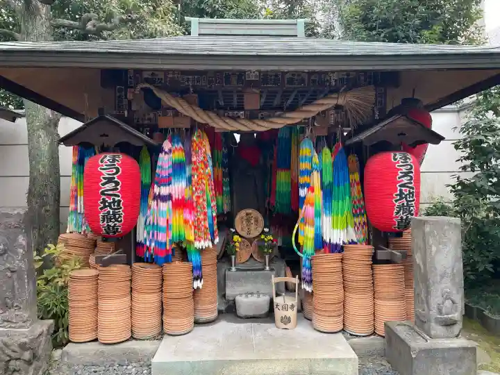 大円寺の{uncategorized: "未分類", other: "その他", undefined: "問題あり", building: "その他建物", grave: "お墓", sacred_gate: "鳥居", guardian: "狛犬", statue: "像", buddha: "仏像", history: "歴史", nature: "自然", garden: "庭園", animal: "動物", pagoda: "塔", temizu: "手水舎", mountain_gate: "山門・神門", sanctuary: "本殿・本堂", subordinate: "末社・摂社", art: "芸術", scenery: "景色", jizo: "地蔵", ema: "絵馬", goshuin: "御朱印", omikuji: "おみくじ", items: "授与品その他", amulet: "お守り", goshuincho: "御朱印帳", eats: "食事", festival: "お祭り", votive_dance: "神楽", shichigosan: "七五三参", wedding: "結婚式", experience: "体験その他", initially: "初詣", around: "周辺", anti_infection: "感染症対策"}