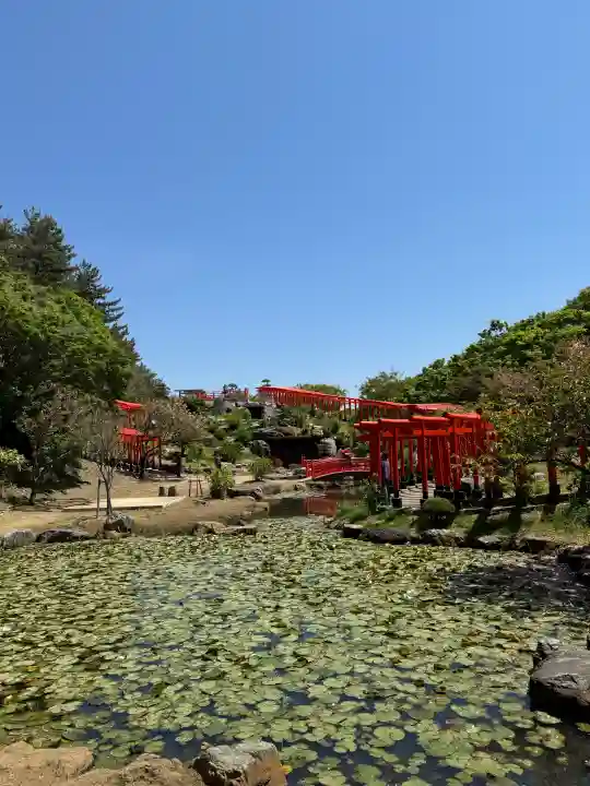 高山稲荷神社の{uncategorized: "未分類", other: "その他", undefined: "問題あり", building: "その他建物", grave: "お墓", sacred_gate: "鳥居", guardian: "狛犬", statue: "像", buddha: "仏像", history: "歴史", nature: "自然", garden: "庭園", animal: "動物", pagoda: "塔", temizu: "手水舎", mountain_gate: "山門・神門", sanctuary: "本殿・本堂", subordinate: "末社・摂社", art: "芸術", scenery: "景色", jizo: "地蔵", ema: "絵馬", goshuin: "御朱印", omikuji: "おみくじ", items: "授与品その他", amulet: "お守り", goshuincho: "御朱印帳", eats: "食事", festival: "お祭り", votive_dance: "神楽", shichigosan: "七五三参", wedding: "結婚式", experience: "体験その他", initially: "初詣", around: "周辺", anti_infection: "感染症対策"}