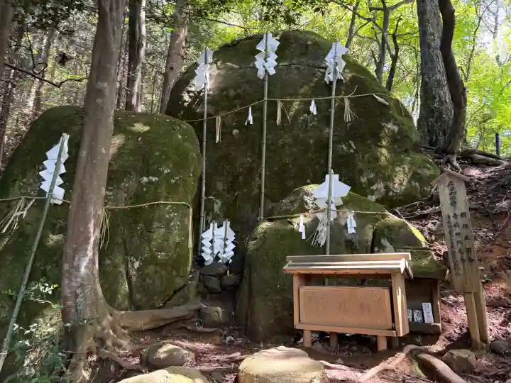 須我神社の{uncategorized: "未分類", other: "その他", undefined: "問題あり", building: "その他建物", grave: "お墓", sacred_gate: "鳥居", guardian: "狛犬", statue: "像", buddha: "仏像", history: "歴史", nature: "自然", garden: "庭園", animal: "動物", pagoda: "塔", temizu: "手水舎", mountain_gate: "山門・神門", sanctuary: "本殿・本堂", subordinate: "末社・摂社", art: "芸術", scenery: "景色", jizo: "地蔵", ema: "絵馬", goshuin: "御朱印", omikuji: "おみくじ", items: "授与品その他", amulet: "お守り", goshuincho: "御朱印帳", eats: "食事", festival: "お祭り", votive_dance: "神楽", shichigosan: "七五三参", wedding: "結婚式", experience: "体験その他", initially: "初詣", around: "周辺", anti_infection: "感染症対策"}