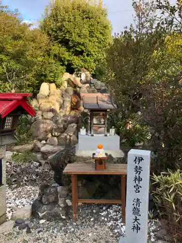 玉三稲荷神社の末社