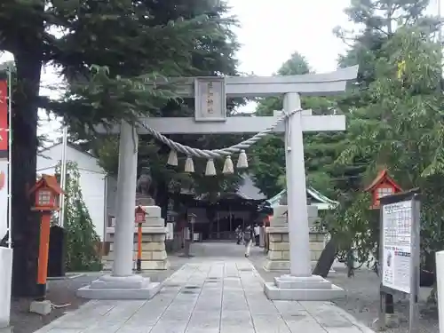 草加神社の鳥居