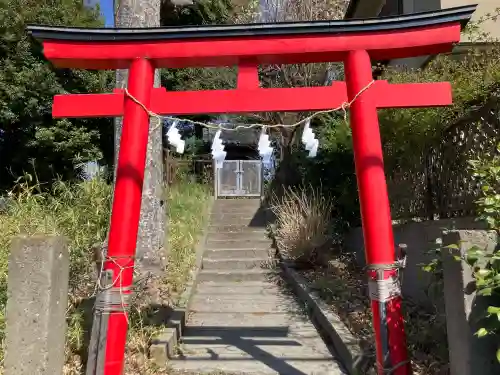 稲荷神社の{uncategorized: "未分類", other: "その他", undefined: "問題あり", building: "その他建物", grave: "お墓", sacred_gate: "鳥居", guardian: "狛犬", statue: "像", buddha: "仏像", history: "歴史", nature: "自然", garden: "庭園", animal: "動物", pagoda: "塔", temizu: "手水舎", mountain_gate: "山門・神門", sanctuary: "本殿・本堂", subordinate: "末社・摂社", art: "芸術", scenery: "景色", jizo: "地蔵", ema: "絵馬", goshuin: "御朱印", omikuji: "おみくじ", items: "授与品その他", amulet: "お守り", goshuincho: "御朱印帳", eats: "食事", festival: "お祭り", votive_dance: "神楽", shichigosan: "七五三参", wedding: "結婚式", experience: "体験その他", initially: "初詣", around: "周辺", anti_infection: "感染症対策"}