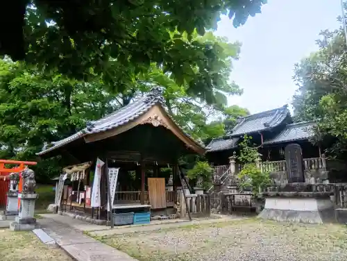 宇夫須奈神社（木曽川町）の{uncategorized: "未分類", other: "その他", undefined: "問題あり", building: "その他建物", grave: "お墓", sacred_gate: "鳥居", guardian: "狛犬", statue: "像", buddha: "仏像", history: "歴史", nature: "自然", garden: "庭園", animal: "動物", pagoda: "塔", temizu: "手水舎", mountain_gate: "山門・神門", sanctuary: "本殿・本堂", subordinate: "末社・摂社", art: "芸術", scenery: "景色", jizo: "地蔵", ema: "絵馬", goshuin: "御朱印", omikuji: "おみくじ", items: "授与品その他", amulet: "お守り", goshuincho: "御朱印帳", eats: "食事", festival: "お祭り", votive_dance: "神楽", shichigosan: "七五三参", wedding: "結婚式", experience: "体験その他", initially: "初詣", around: "周辺", anti_infection: "感染症対策"}