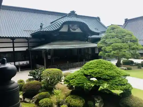 久遠寺の庭園