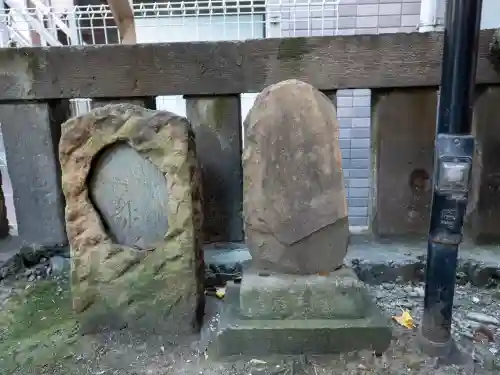 五柱稲荷神社の{uncategorized: "未分類", other: "その他", undefined: "問題あり", building: "その他建物", grave: "お墓", sacred_gate: "鳥居", guardian: "狛犬", statue: "像", buddha: "仏像", history: "歴史", nature: "自然", garden: "庭園", animal: "動物", pagoda: "塔", temizu: "手水舎", mountain_gate: "山門・神門", sanctuary: "本殿・本堂", subordinate: "末社・摂社", art: "芸術", scenery: "景色", jizo: "地蔵", ema: "絵馬", goshuin: "御朱印", omikuji: "おみくじ", items: "授与品その他", amulet: "お守り", goshuincho: "御朱印帳", eats: "食事", festival: "お祭り", votive_dance: "神楽", shichigosan: "七五三参", wedding: "結婚式", experience: "体験その他", initially: "初詣", around: "周辺", anti_infection: "感染症対策"}