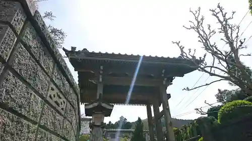 観音寺の山門