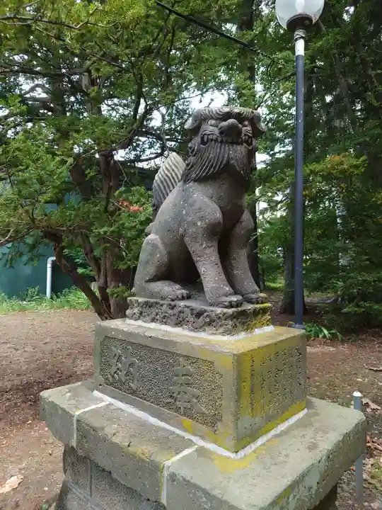 信濃神社の狛犬