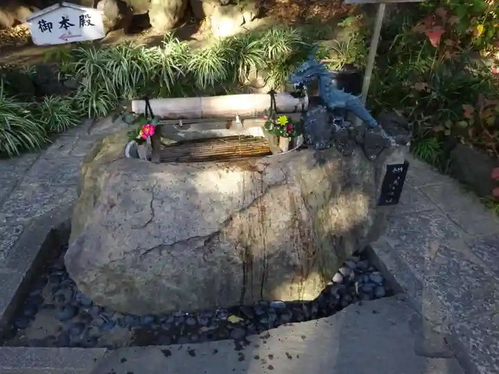 葛原岡神社の手水舎