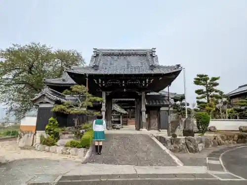 長伝寺の山門