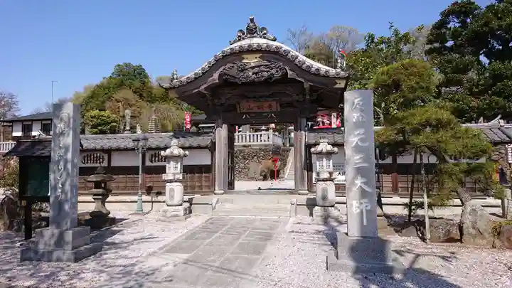 寺岡山元三大師の山門・神門
