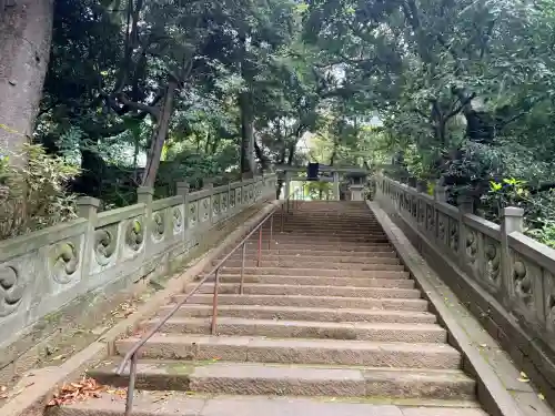赤坂氷川神社の{uncategorized: "未分類", other: "その他", undefined: "問題あり", building: "その他建物", grave: "お墓", sacred_gate: "鳥居", guardian: "狛犬", statue: "像", buddha: "仏像", history: "歴史", nature: "自然", garden: "庭園", animal: "動物", pagoda: "塔", temizu: "手水舎", mountain_gate: "山門・神門", sanctuary: "本殿・本堂", subordinate: "末社・摂社", art: "芸術", scenery: "景色", jizo: "地蔵", ema: "絵馬", goshuin: "御朱印", omikuji: "おみくじ", items: "授与品その他", amulet: "お守り", goshuincho: "御朱印帳", eats: "食事", festival: "お祭り", votive_dance: "神楽", shichigosan: "七五三参", wedding: "結婚式", experience: "体験その他", initially: "初詣", around: "周辺", anti_infection: "感染症対策"}