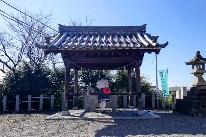 久麻久神社の{uncategorized: "未分類", other: "その他", undefined: "問題あり", building: "その他建物", grave: "お墓", sacred_gate: "鳥居", guardian: "狛犬", statue: "像", buddha: "仏像", history: "歴史", nature: "自然", garden: "庭園", animal: "動物", pagoda: "塔", temizu: "手水舎", mountain_gate: "山門・神門", sanctuary: "本殿・本堂", subordinate: "末社・摂社", art: "芸術", scenery: "景色", jizo: "地蔵", ema: "絵馬", goshuin: "御朱印", omikuji: "おみくじ", items: "授与品その他", amulet: "お守り", goshuincho: "御朱印帳", eats: "食事", festival: "お祭り", votive_dance: "神楽", shichigosan: "七五三参", wedding: "結婚式", experience: "体験その他", initially: "初詣", around: "周辺", anti_infection: "感染症対策"}