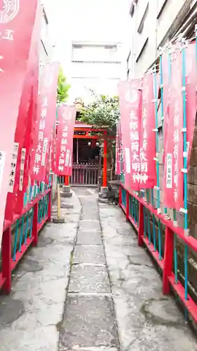 太郎稲荷神社の庭園