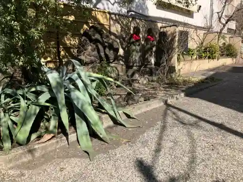 宗円寺の{uncategorized: "未分類", other: "その他", undefined: "問題あり", building: "その他建物", grave: "お墓", sacred_gate: "鳥居", guardian: "狛犬", statue: "像", buddha: "仏像", history: "歴史", nature: "自然", garden: "庭園", animal: "動物", pagoda: "塔", temizu: "手水舎", mountain_gate: "山門・神門", sanctuary: "本殿・本堂", subordinate: "末社・摂社", art: "芸術", scenery: "景色", jizo: "地蔵", ema: "絵馬", goshuin: "御朱印", omikuji: "おみくじ", items: "授与品その他", amulet: "お守り", goshuincho: "御朱印帳", eats: "食事", festival: "お祭り", votive_dance: "神楽", shichigosan: "七五三参", wedding: "結婚式", experience: "体験その他", initially: "初詣", around: "周辺", anti_infection: "感染症対策"}
