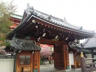 門戸厄神東光寺の山門・神門