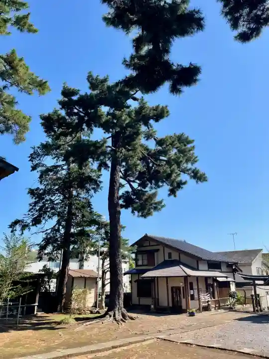 東伏見氷川神社の{uncategorized: "未分類", other: "その他", undefined: "問題あり", building: "その他建物", grave: "お墓", sacred_gate: "鳥居", guardian: "狛犬", statue: "像", buddha: "仏像", history: "歴史", nature: "自然", garden: "庭園", animal: "動物", pagoda: "塔", temizu: "手水舎", mountain_gate: "山門・神門", sanctuary: "本殿・本堂", subordinate: "末社・摂社", art: "芸術", scenery: "景色", jizo: "地蔵", ema: "絵馬", goshuin: "御朱印", omikuji: "おみくじ", items: "授与品その他", amulet: "お守り", goshuincho: "御朱印帳", eats: "食事", festival: "お祭り", votive_dance: "神楽", shichigosan: "七五三参", wedding: "結婚式", experience: "体験その他", initially: "初詣", around: "周辺", anti_infection: "感染症対策"}