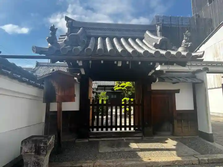 專稱寺(専称寺)の{uncategorized: "未分類", other: "その他", undefined: "問題あり", building: "その他建物", grave: "お墓", sacred_gate: "鳥居", guardian: "狛犬", statue: "像", buddha: "仏像", history: "歴史", nature: "自然", garden: "庭園", animal: "動物", pagoda: "塔", temizu: "手水舎", mountain_gate: "山門・神門", sanctuary: "本殿・本堂", subordinate: "末社・摂社", art: "芸術", scenery: "景色", jizo: "地蔵", ema: "絵馬", goshuin: "御朱印", omikuji: "おみくじ", items: "授与品その他", amulet: "お守り", goshuincho: "御朱印帳", eats: "食事", festival: "お祭り", votive_dance: "神楽", shichigosan: "七五三参", wedding: "結婚式", experience: "体験その他", initially: "初詣", around: "周辺", anti_infection: "感染症対策"}