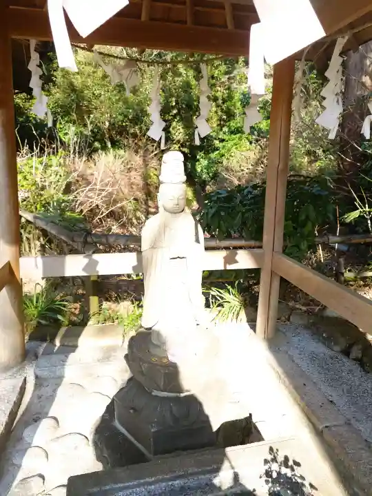蛇苦止明神(蛇苦止堂)の{uncategorized: "未分類", other: "その他", undefined: "問題あり", building: "その他建物", grave: "お墓", sacred_gate: "鳥居", guardian: "狛犬", statue: "像", buddha: "仏像", history: "歴史", nature: "自然", garden: "庭園", animal: "動物", pagoda: "塔", temizu: "手水舎", mountain_gate: "山門・神門", sanctuary: "本殿・本堂", subordinate: "末社・摂社", art: "芸術", scenery: "景色", jizo: "地蔵", ema: "絵馬", goshuin: "御朱印", omikuji: "おみくじ", items: "授与品その他", amulet: "お守り", goshuincho: "御朱印帳", eats: "食事", festival: "お祭り", votive_dance: "神楽", shichigosan: "七五三参", wedding: "結婚式", experience: "体験その他", initially: "初詣", around: "周辺", anti_infection: "感染症対策"}