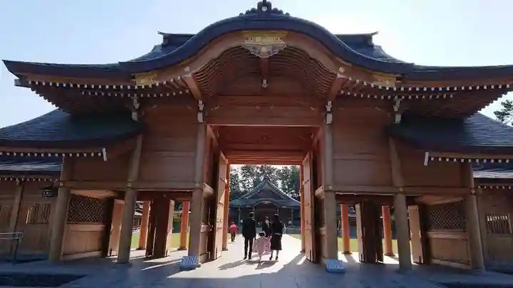 新潟縣護國神社の山門・神門