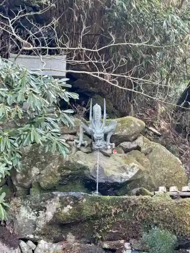 英彦山神宮の{uncategorized: "未分類", other: "その他", undefined: "問題あり", building: "その他建物", grave: "お墓", sacred_gate: "鳥居", guardian: "狛犬", statue: "像", buddha: "仏像", history: "歴史", nature: "自然", garden: "庭園", animal: "動物", pagoda: "塔", temizu: "手水舎", mountain_gate: "山門・神門", sanctuary: "本殿・本堂", subordinate: "末社・摂社", art: "芸術", scenery: "景色", jizo: "地蔵", ema: "絵馬", goshuin: "御朱印", omikuji: "おみくじ", items: "授与品その他", amulet: "お守り", goshuincho: "御朱印帳", eats: "食事", festival: "お祭り", votive_dance: "神楽", shichigosan: "七五三参", wedding: "結婚式", experience: "体験その他", initially: "初詣", around: "周辺", anti_infection: "感染症対策"}