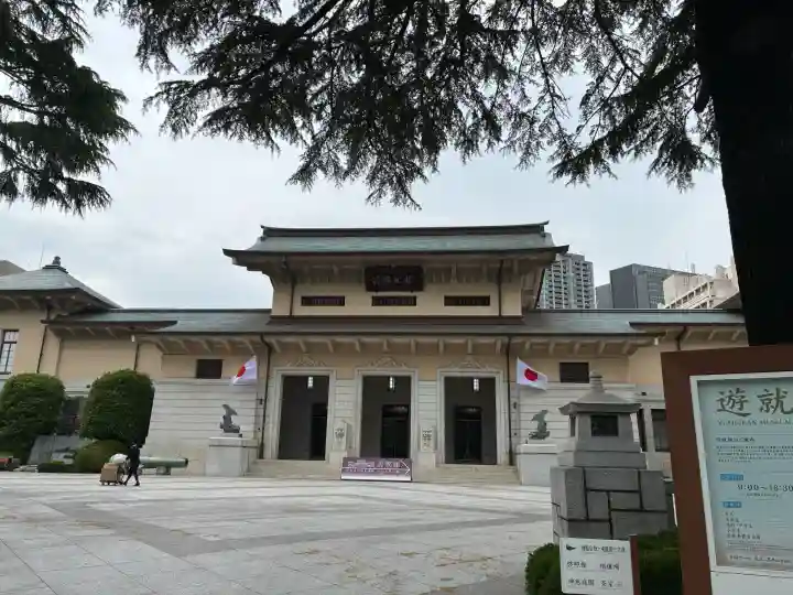 靖國神社の{uncategorized: "未分類", other: "その他", undefined: "問題あり", building: "その他建物", grave: "お墓", sacred_gate: "鳥居", guardian: "狛犬", statue: "像", buddha: "仏像", history: "歴史", nature: "自然", garden: "庭園", animal: "動物", pagoda: "塔", temizu: "手水舎", mountain_gate: "山門・神門", sanctuary: "本殿・本堂", subordinate: "末社・摂社", art: "芸術", scenery: "景色", jizo: "地蔵", ema: "絵馬", goshuin: "御朱印", omikuji: "おみくじ", items: "授与品その他", amulet: "お守り", goshuincho: "御朱印帳", eats: "食事", festival: "お祭り", votive_dance: "神楽", shichigosan: "七五三参", wedding: "結婚式", experience: "体験その他", initially: "初詣", around: "周辺", anti_infection: "感染症対策"}