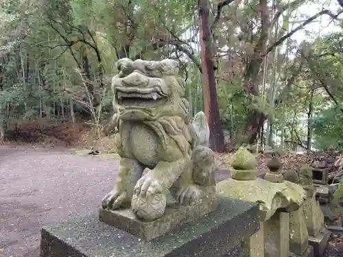 新田神社の狛犬