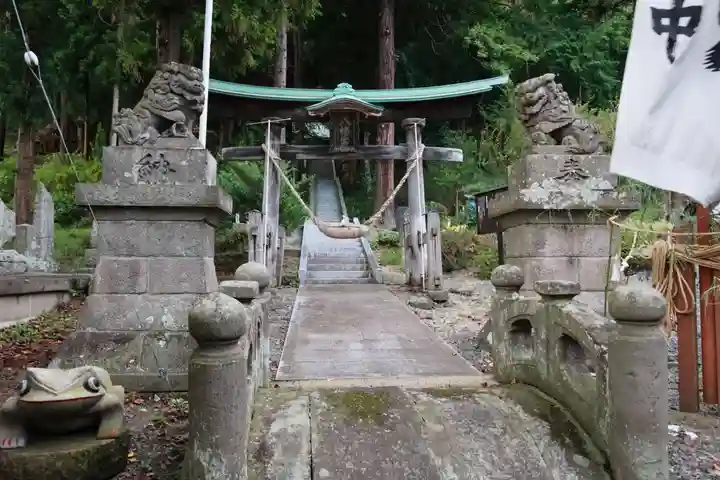 八幡神社(岩窪切岸城址)の鳥居