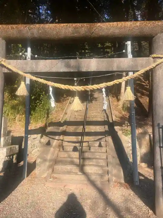 今泉神社の{uncategorized: "未分類", other: "その他", undefined: "問題あり", building: "その他建物", grave: "お墓", sacred_gate: "鳥居", guardian: "狛犬", statue: "像", buddha: "仏像", history: "歴史", nature: "自然", garden: "庭園", animal: "動物", pagoda: "塔", temizu: "手水舎", mountain_gate: "山門・神門", sanctuary: "本殿・本堂", subordinate: "末社・摂社", art: "芸術", scenery: "景色", jizo: "地蔵", ema: "絵馬", goshuin: "御朱印", omikuji: "おみくじ", items: "授与品その他", amulet: "お守り", goshuincho: "御朱印帳", eats: "食事", festival: "お祭り", votive_dance: "神楽", shichigosan: "七五三参", wedding: "結婚式", experience: "体験その他", initially: "初詣", around: "周辺", anti_infection: "感染症対策"}