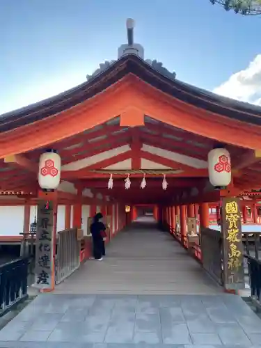 厳島神社の{uncategorized: "未分類", other: "その他", undefined: "問題あり", building: "その他建物", grave: "お墓", sacred_gate: "鳥居", guardian: "狛犬", statue: "像", buddha: "仏像", history: "歴史", nature: "自然", garden: "庭園", animal: "動物", pagoda: "塔", temizu: "手水舎", mountain_gate: "山門・神門", sanctuary: "本殿・本堂", subordinate: "末社・摂社", art: "芸術", scenery: "景色", jizo: "地蔵", ema: "絵馬", goshuin: "御朱印", omikuji: "おみくじ", items: "授与品その他", amulet: "お守り", goshuincho: "御朱印帳", eats: "食事", festival: "お祭り", votive_dance: "神楽", shichigosan: "七五三参", wedding: "結婚式", experience: "体験その他", initially: "初詣", around: "周辺", anti_infection: "感染症対策"}