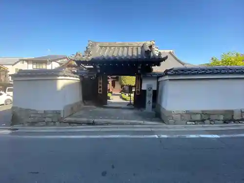 日體寺の山門