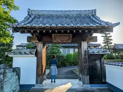 唯称寺の山門・神門