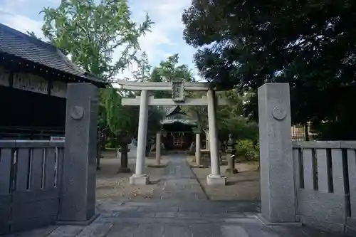 三囲神社の鳥居