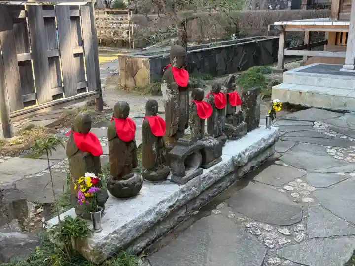 親縁寺の{uncategorized: "未分類", other: "その他", undefined: "問題あり", building: "その他建物", grave: "お墓", sacred_gate: "鳥居", guardian: "狛犬", statue: "像", buddha: "仏像", history: "歴史", nature: "自然", garden: "庭園", animal: "動物", pagoda: "塔", temizu: "手水舎", mountain_gate: "山門・神門", sanctuary: "本殿・本堂", subordinate: "末社・摂社", art: "芸術", scenery: "景色", jizo: "地蔵", ema: "絵馬", goshuin: "御朱印", omikuji: "おみくじ", items: "授与品その他", amulet: "お守り", goshuincho: "御朱印帳", eats: "食事", festival: "お祭り", votive_dance: "神楽", shichigosan: "七五三参", wedding: "結婚式", experience: "体験その他", initially: "初詣", around: "周辺", anti_infection: "感染症対策"}