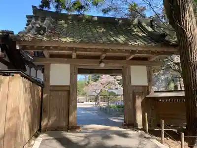 中尊寺の山門・神門