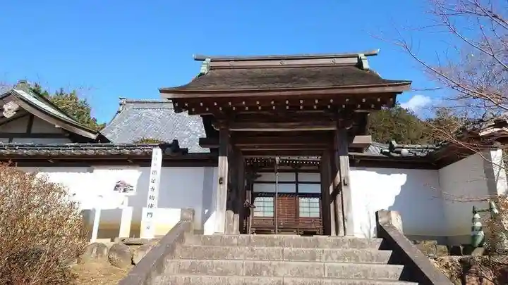 鶏足寺の山門・神門