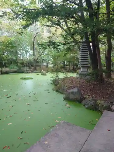 帯廣神社の庭園