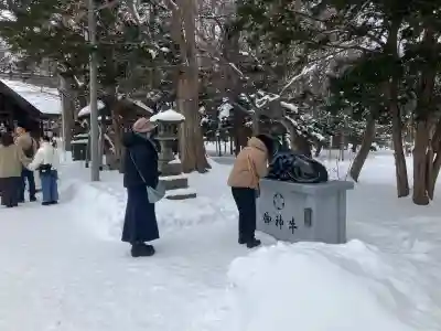 錦山天満宮の{uncategorized: "未分類", other: "その他", undefined: "問題あり", building: "その他建物", grave: "お墓", sacred_gate: "鳥居", guardian: "狛犬", statue: "像", buddha: "仏像", history: "歴史", nature: "自然", garden: "庭園", animal: "動物", pagoda: "塔", temizu: "手水舎", mountain_gate: "山門・神門", sanctuary: "本殿・本堂", subordinate: "末社・摂社", art: "芸術", scenery: "景色", jizo: "地蔵", ema: "絵馬", goshuin: "御朱印", omikuji: "おみくじ", items: "授与品その他", amulet: "お守り", goshuincho: "御朱印帳", eats: "食事", festival: "お祭り", votive_dance: "神楽", shichigosan: "七五三参", wedding: "結婚式", experience: "体験その他", initially: "初詣", around: "周辺", anti_infection: "感染症対策"}