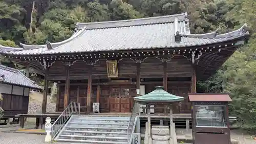 繁多寺の本殿・本堂