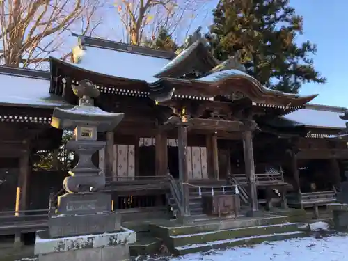諏訪護国神社の本殿・本堂