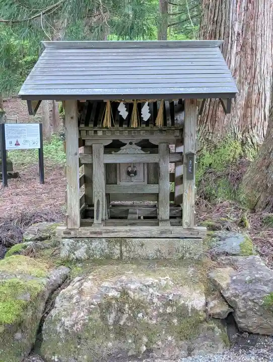 雄山神社中宮祈願殿の{uncategorized: "未分類", other: "その他", undefined: "問題あり", building: "その他建物", grave: "お墓", sacred_gate: "鳥居", guardian: "狛犬", statue: "像", buddha: "仏像", history: "歴史", nature: "自然", garden: "庭園", animal: "動物", pagoda: "塔", temizu: "手水舎", mountain_gate: "山門・神門", sanctuary: "本殿・本堂", subordinate: "末社・摂社", art: "芸術", scenery: "景色", jizo: "地蔵", ema: "絵馬", goshuin: "御朱印", omikuji: "おみくじ", items: "授与品その他", amulet: "お守り", goshuincho: "御朱印帳", eats: "食事", festival: "お祭り", votive_dance: "神楽", shichigosan: "七五三参", wedding: "結婚式", experience: "体験その他", initially: "初詣", around: "周辺", anti_infection: "感染症対策"}