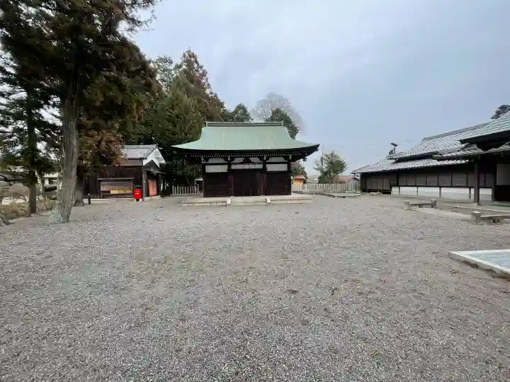 總社神社の{uncategorized: "未分類", other: "その他", undefined: "問題あり", building: "その他建物", grave: "お墓", sacred_gate: "鳥居", guardian: "狛犬", statue: "像", buddha: "仏像", history: "歴史", nature: "自然", garden: "庭園", animal: "動物", pagoda: "塔", temizu: "手水舎", mountain_gate: "山門・神門", sanctuary: "本殿・本堂", subordinate: "末社・摂社", art: "芸術", scenery: "景色", jizo: "地蔵", ema: "絵馬", goshuin: "御朱印", omikuji: "おみくじ", items: "授与品その他", amulet: "お守り", goshuincho: "御朱印帳", eats: "食事", festival: "お祭り", votive_dance: "神楽", shichigosan: "七五三参", wedding: "結婚式", experience: "体験その他", initially: "初詣", around: "周辺", anti_infection: "感染症対策"}