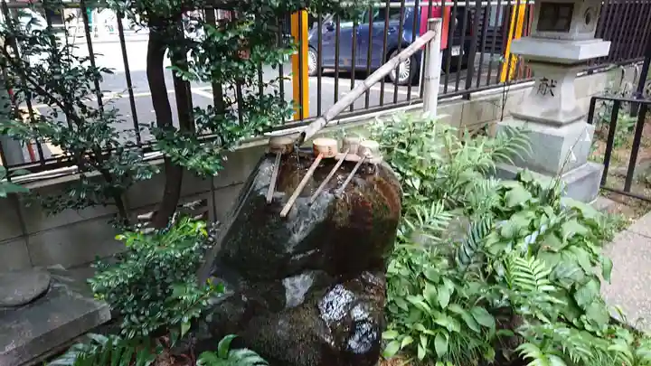 稲荷鬼王神社の庭園