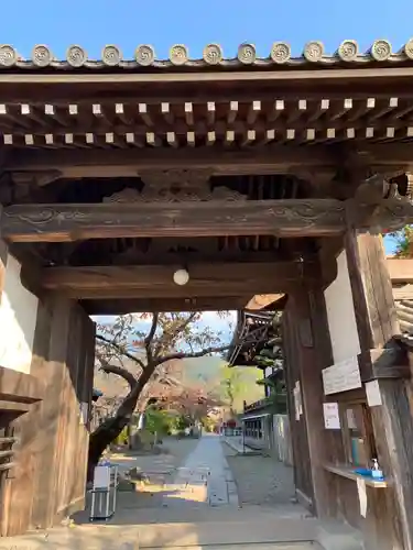 橘寺の山門